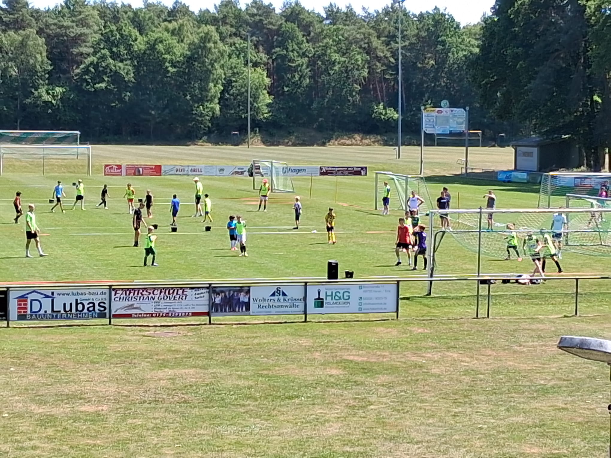 Saisonabschluss der Jugendfußballer auf dem Sportgelände